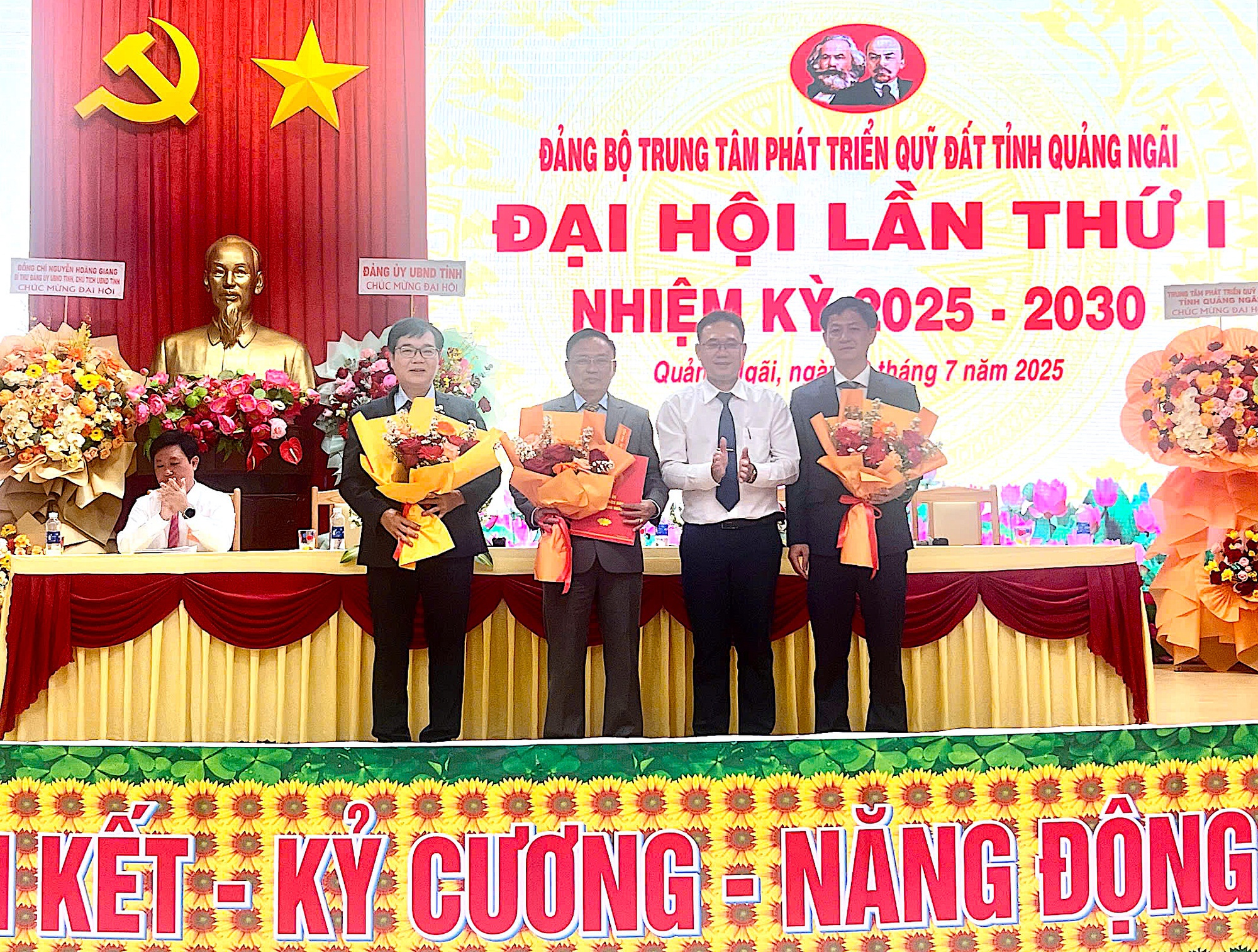 &Ocirc;ng Phạm Xu&acirc;n Vinh giữ chức B&iacute; thư Đảng ủy Trung t&acirc;m ph&aacute;t triển quỹ đất tỉnh Quảng Ng&atilde;i- Ảnh 2.