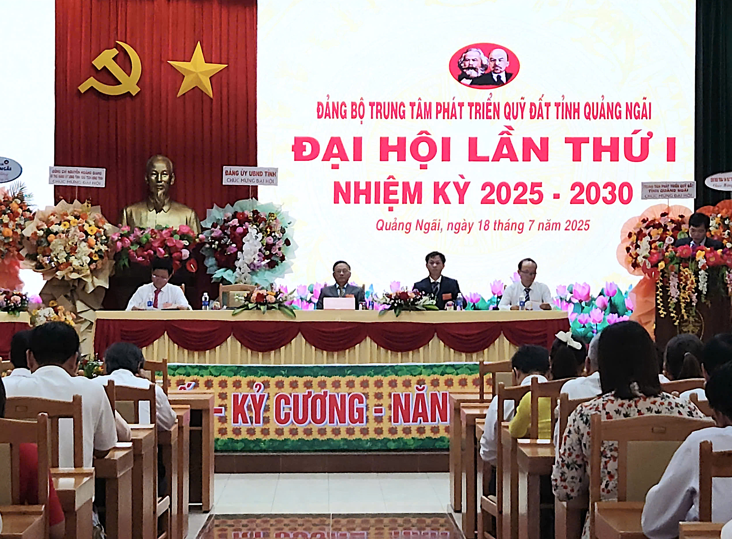 &Ocirc;ng Phạm Xu&acirc;n Vinh giữ chức B&iacute; thư Đảng ủy Trung t&acirc;m ph&aacute;t triển quỹ đất tỉnh Quảng Ng&atilde;i- Ảnh 1.