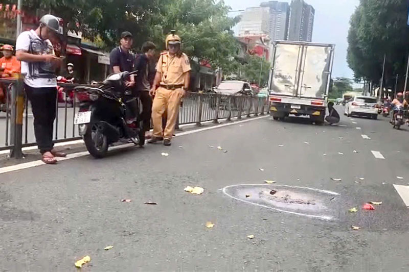 Hiện trường tai nạn ở phường Vườn L&agrave;i, TP.HCM.