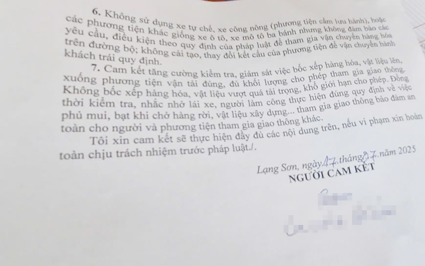 CSGT Lạng Sơn đến tận nhà đo thùng xe, yêu cầu chủ phương tiện ký cam kết không vi phạm- Ảnh 11. CSGT Lạng Sơn đến tận nhà đo thùng xe, yêu cầu chủ phương tiện ký cam kết không vi phạm- Ảnh 11.