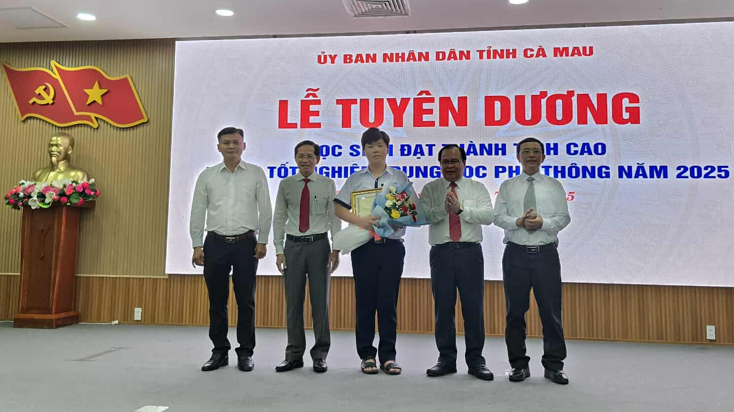 C&agrave; Mau: Tuy&ecirc;n dương thủ khoa, học sinh đạt điểm 10 m&ocirc;n Sử- Ảnh 2.