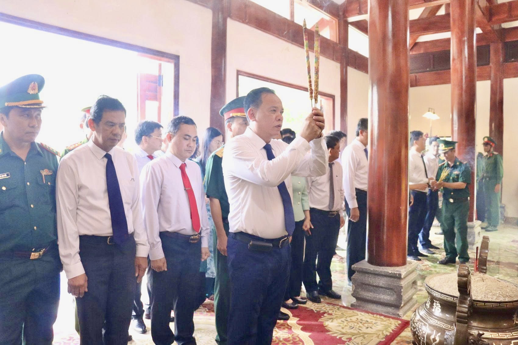 Đồng Nai: D&acirc;ng hương tại Căn cứ T&agrave; Thiết, tặng qu&agrave; tri &acirc;n người c&oacute; c&ocirc;ng nh&acirc;n dịp 27/7- Ảnh 2.
