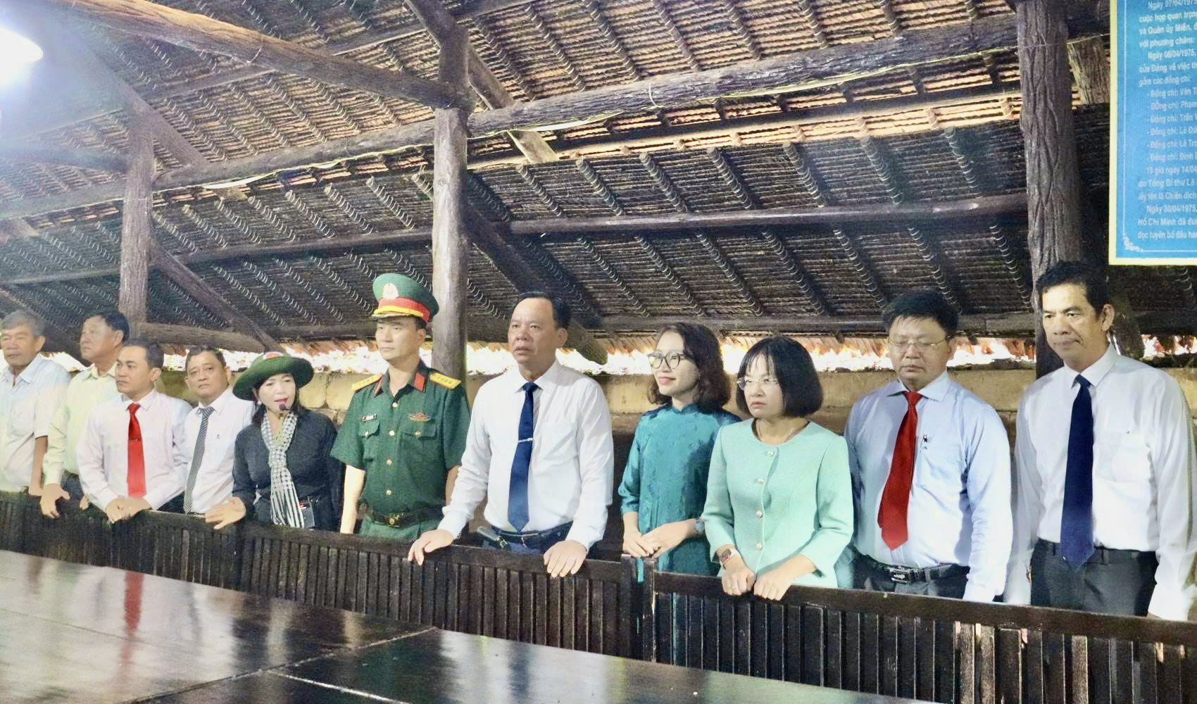 Đồng Nai: D&acirc;ng hương tại Căn cứ T&agrave; Thiết, tặng qu&agrave; tri &acirc;n người c&oacute; c&ocirc;ng nh&acirc;n dịp 27/7- Ảnh 3.
