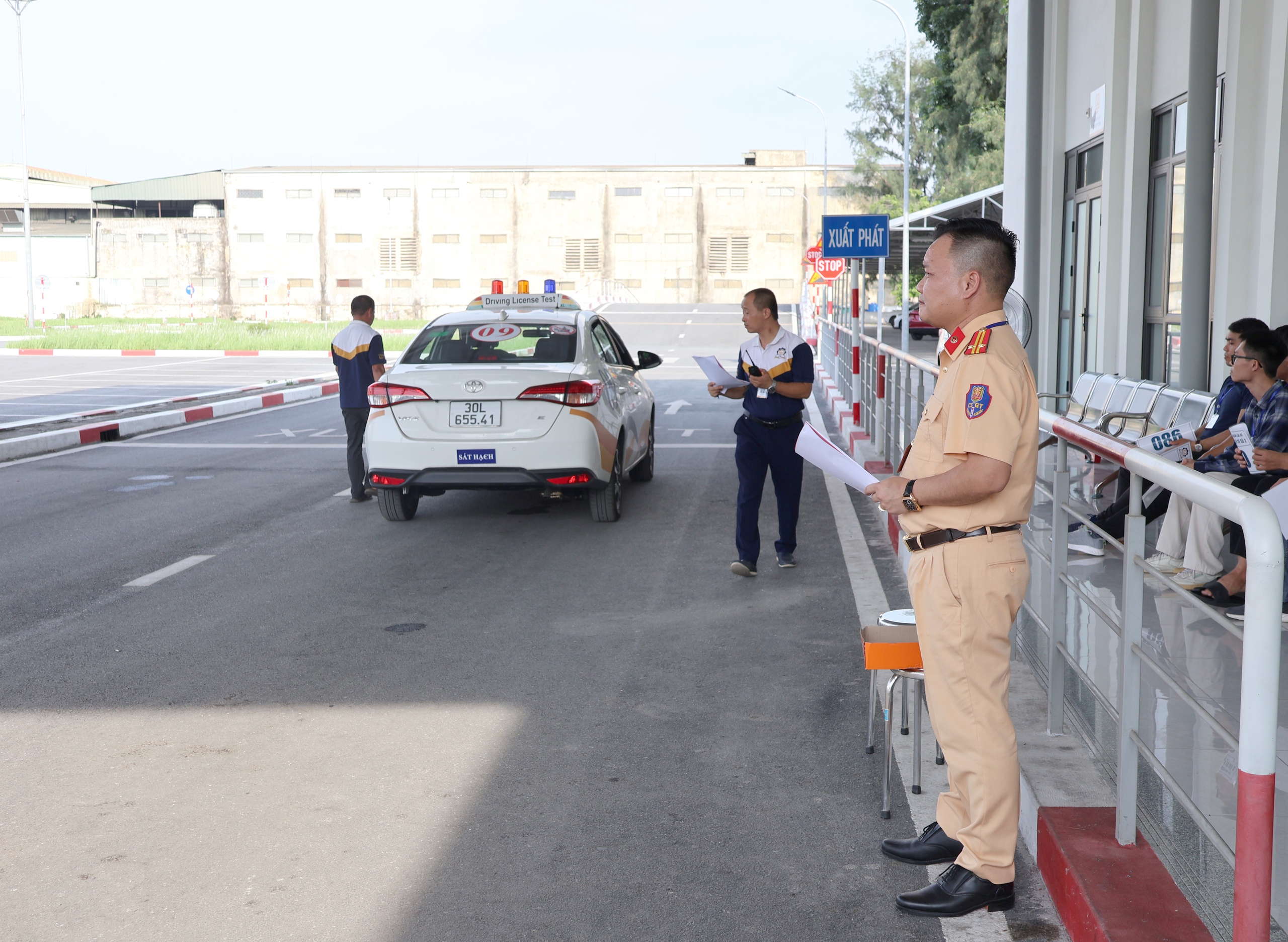 H&agrave; Nội: Nhiều học vi&ecirc;n xin l&ugrave;i s&aacute;t hạch l&aacute;i xe v&igrave; sợ trượt- Ảnh 1.
