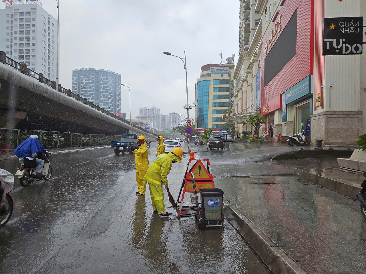 Hà Nội chủ động các biện pháp ứng phó bão Wipha- Ảnh 2. Hà Nội chủ động các biện pháp ứng phó bão Wipha- Ảnh 2.
