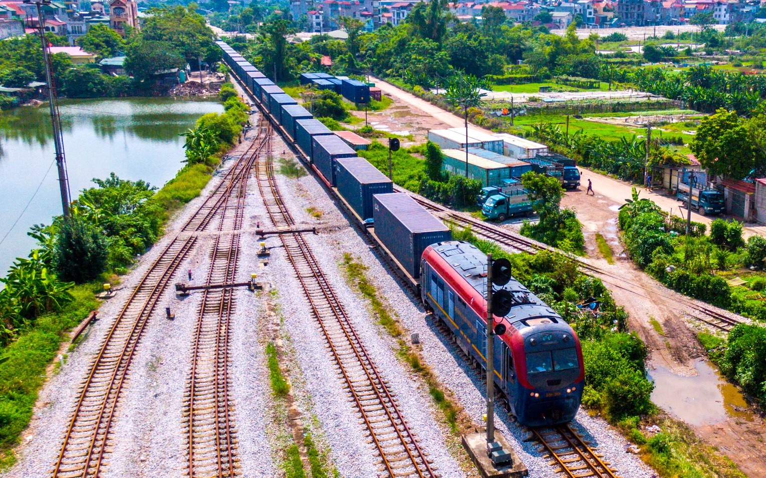 Luật Đường sắt 2025: Khuyến kh&iacute;ch chuyển giao c&ocirc;ng nghệ, ưu ti&ecirc;n nội địa h&oacute;a