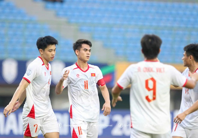 U23 Đ&ocirc;ng Nam &Aacute;: Thắng dễ L&agrave;o, U23 Việt Nam chiếm ng&ocirc;i đầu bảng- Ảnh 1.