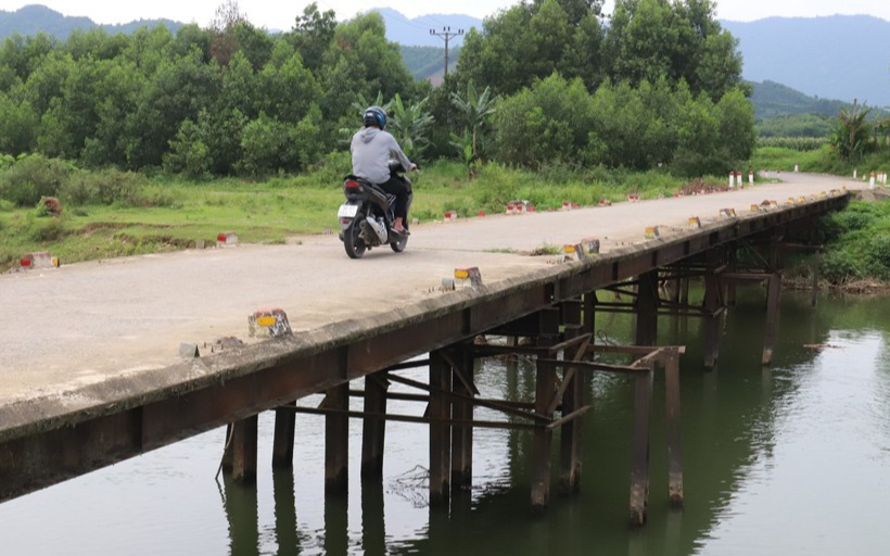 Nguy cơ sập cầu từ hai tuyến huyết mạch ở Hà Tĩnh- Ảnh 1. Nguy cơ sập cầu từ hai tuyến huyết mạch ở Hà Tĩnh- Ảnh 1.