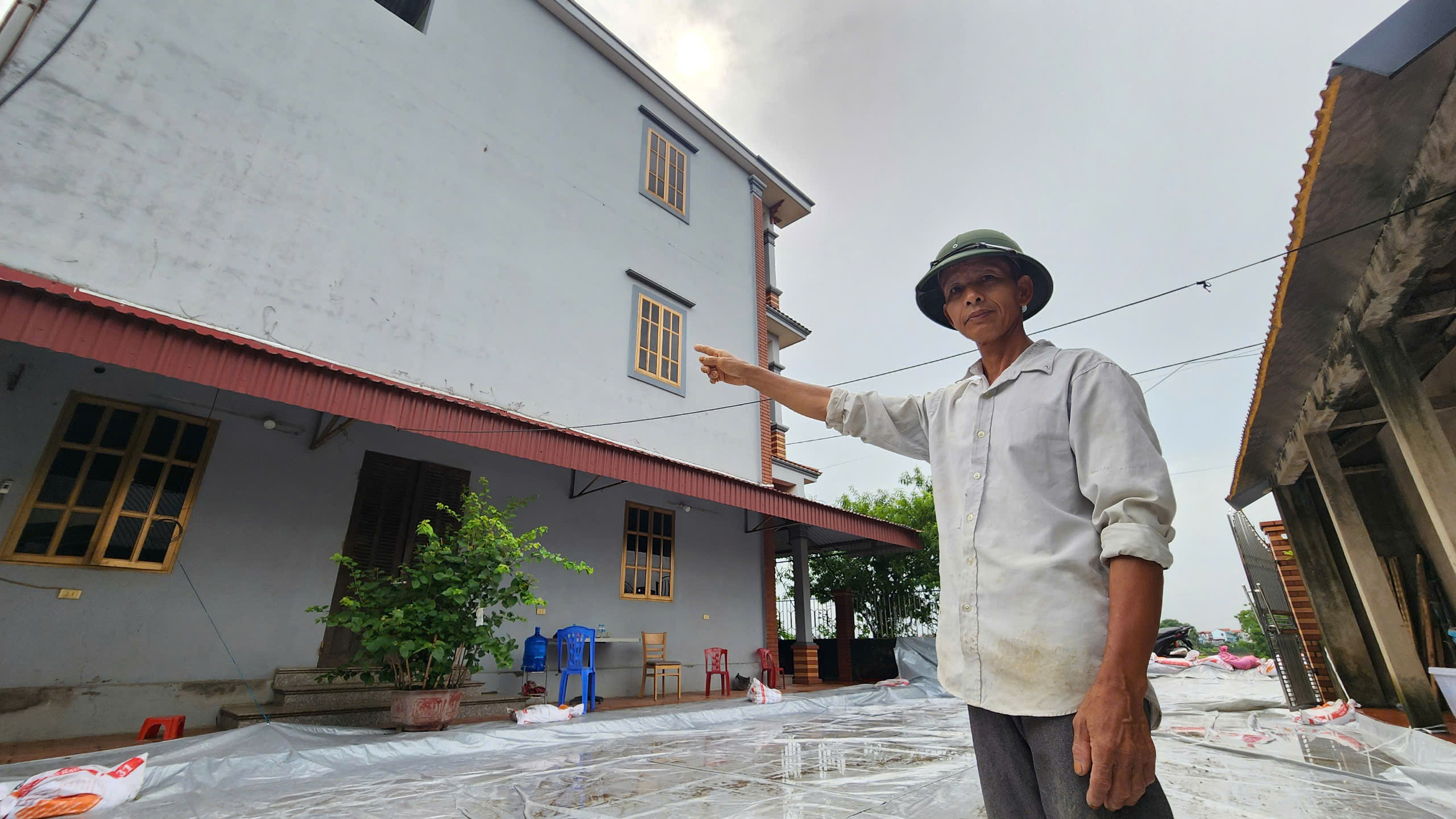 Bắc Ninh: Nhiều nh&agrave; c&oacute; nguy cơ sạt lở, ch&iacute;nh quyền khẩn cấp sơ t&aacute;n người d&acirc;n- Ảnh 8.