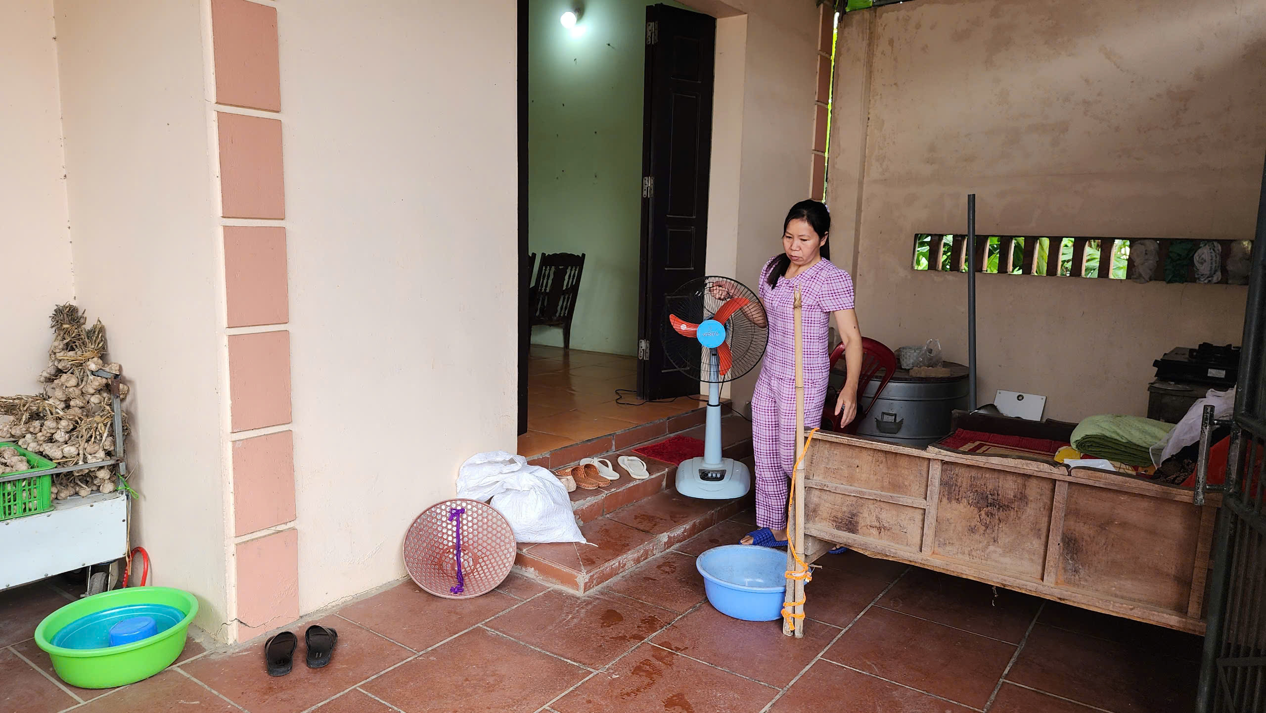 Bắc Ninh: Nhiều nh&agrave; c&oacute; nguy cơ sạt lở, ch&iacute;nh quyền khẩn cấp sơ t&aacute;n người d&acirc;n- Ảnh 16.