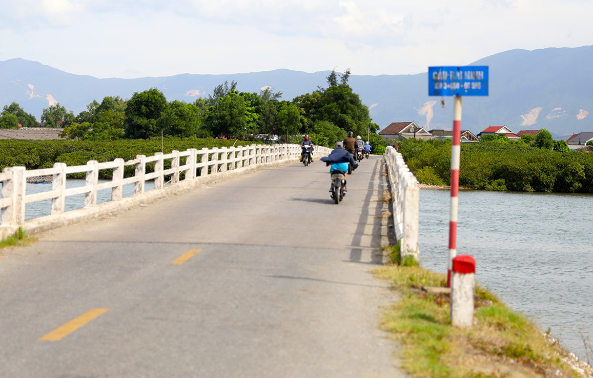 Nguy cơ sập cầu từ hai tuyến huyết mạch ở Hà Tĩnh- Ảnh 3. Nguy cơ sập cầu từ hai tuyến huyết mạch ở Hà Tĩnh- Ảnh 3.