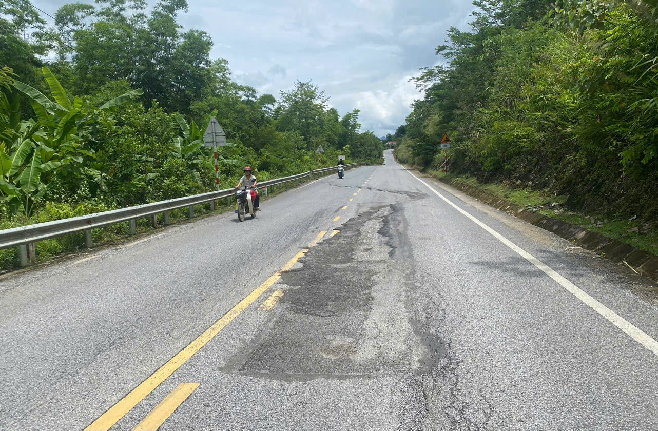 Sụt l&uacute;n tr&ecirc;n quốc lộ ở Thanh Ho&aacute;, khi n&agrave;o khắc phục?- Ảnh 5.