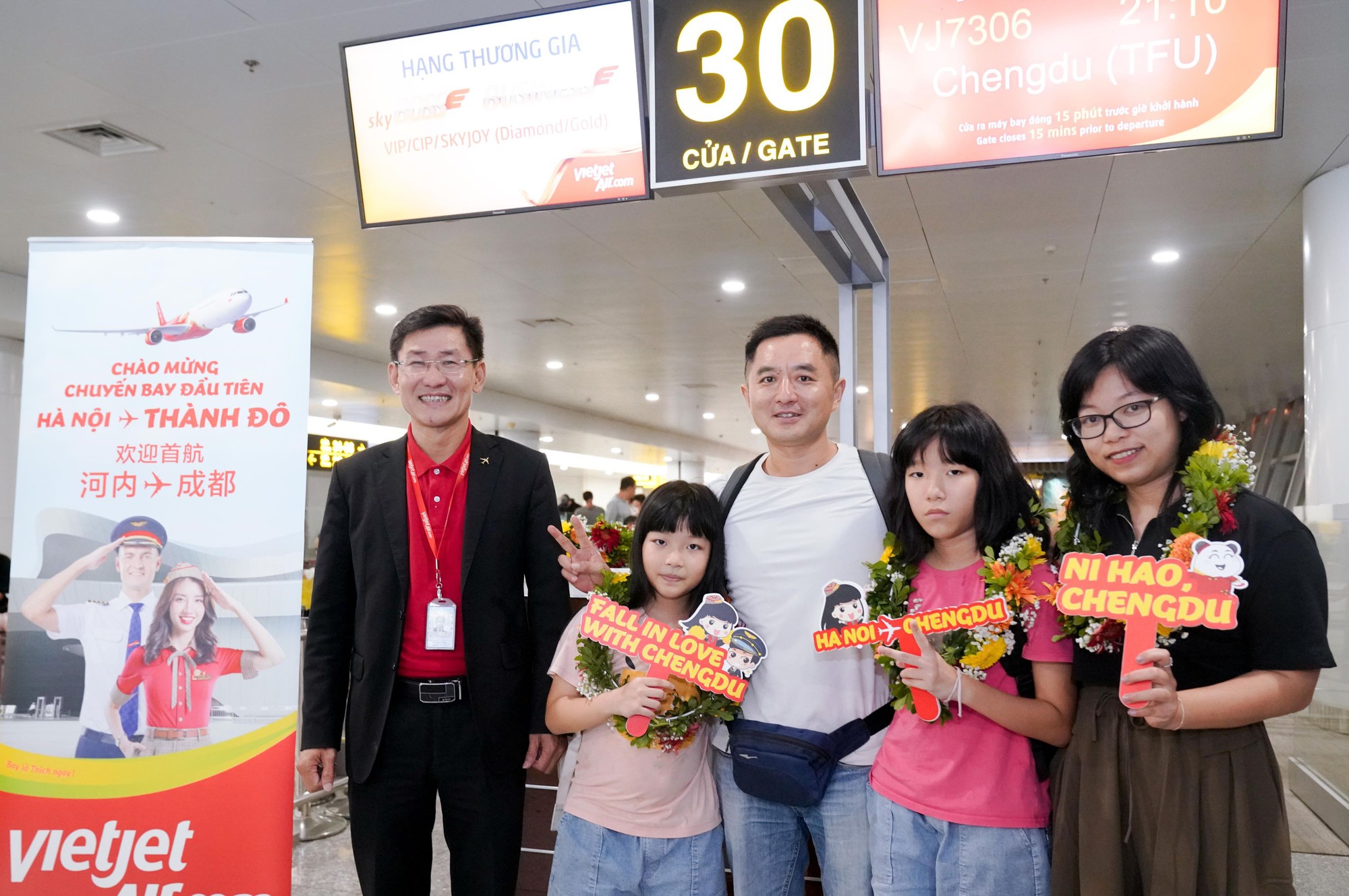 Vietjet mở đường bay thẳng Hà Nội - Thành Đô- Ảnh 1. Vietjet mở đường bay thẳng Hà Nội - Thành Đô- Ảnh 1.