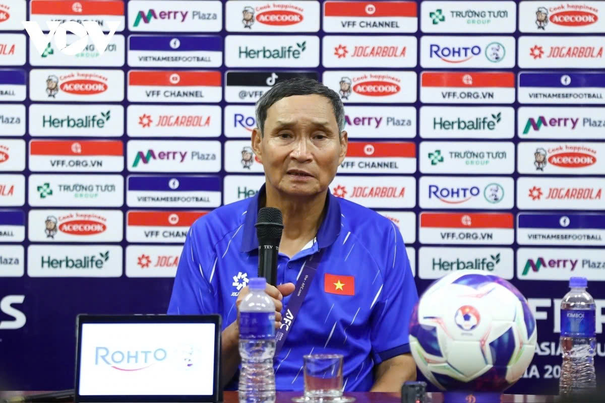 Thắng đậm UAE, HLV Mai Đức Chung vẫn chưa h&agrave;i l&ograve;ng một điều về tuyển nữ Việt Nam- Ảnh 1.