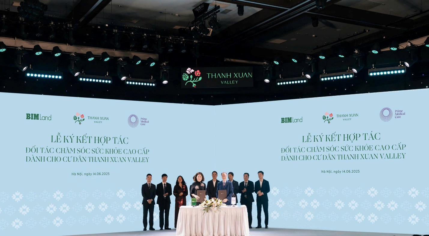 A group of people standing on a stage  AI-generated content may be incorrect.