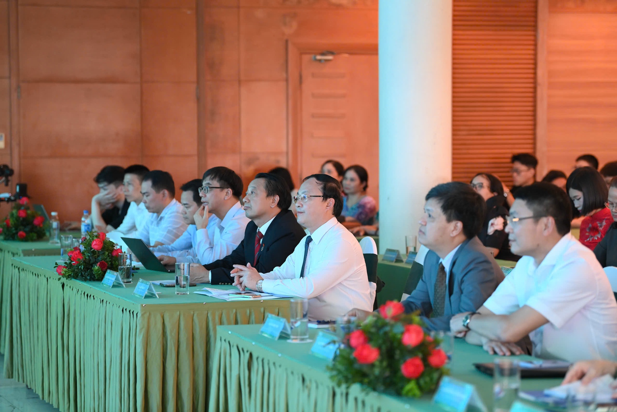 B&agrave;i to&aacute;n chi ph&iacute; v&agrave; c&ocirc;ng nghệ: Th&aacute;ch thức k&eacute;p tr&ecirc;n con đường "xanh h&oacute;a"- Ảnh 2.