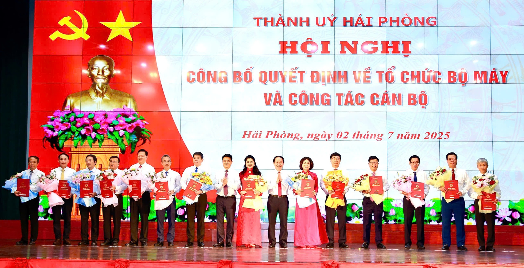 Hải Phòng công bố bổ nhiệm lãnh đạo các sở, ngành sau hợp nhất- Ảnh 1. Hải Phòng công bố bổ nhiệm lãnh đạo các sở, ngành sau hợp nhất- Ảnh 1.