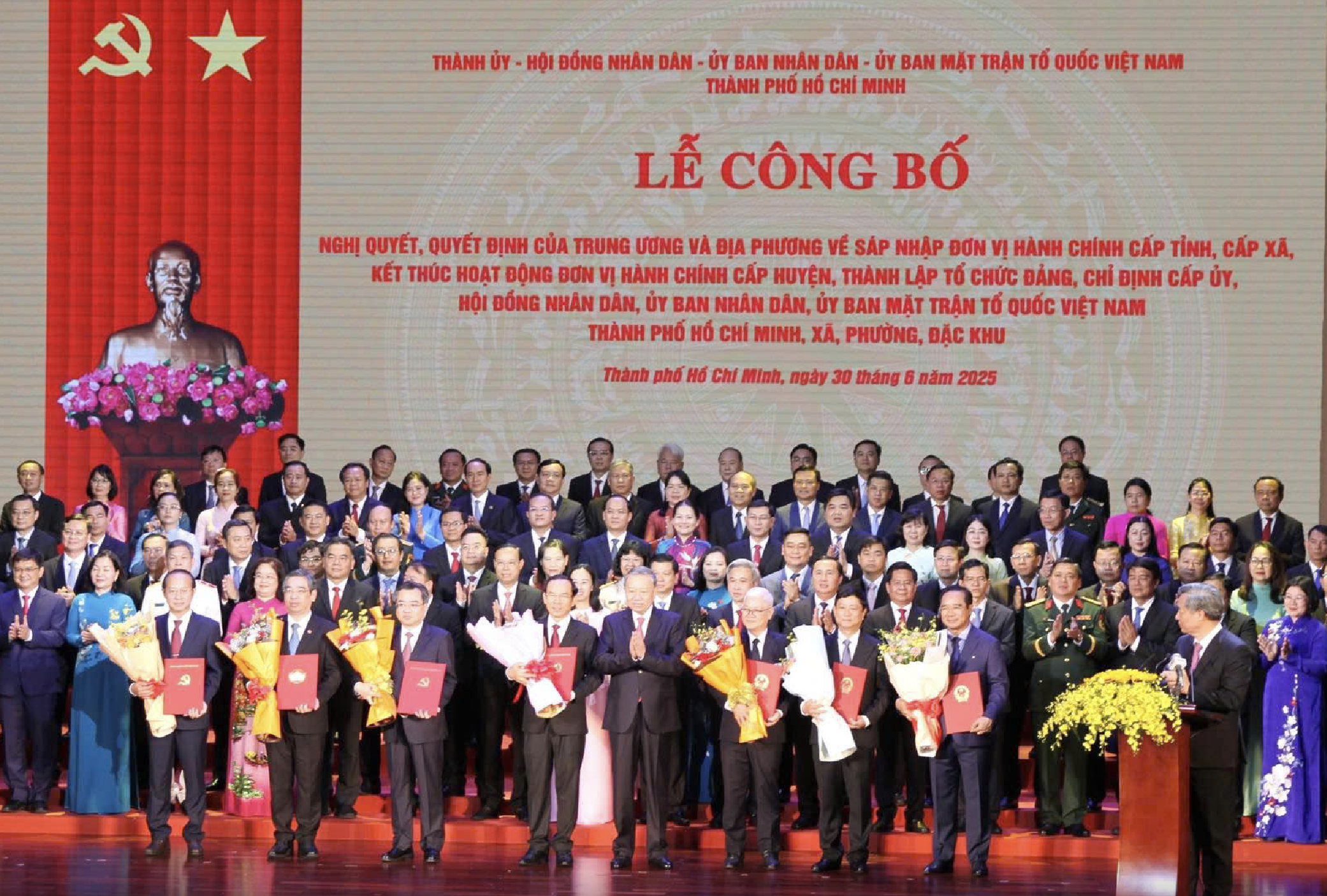 L&atilde;nh đạo tỉnh sau s&aacute;p nhập v&agrave; nguy&ecirc;n tắc "ở đ&acirc;u cũng l&agrave; qu&ecirc; hương"- Ảnh 1.