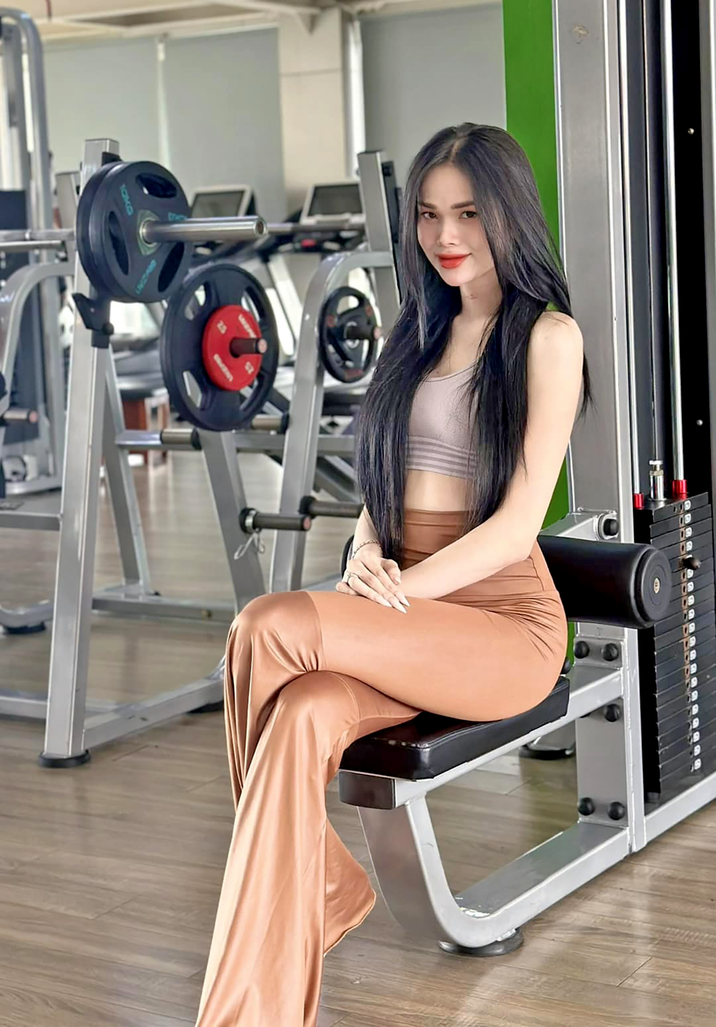 Hoa hậu chuyển giới H&agrave; T&acirc;m Như: T&ocirc;i thi nhan sắc để đổi đời- Ảnh 2.