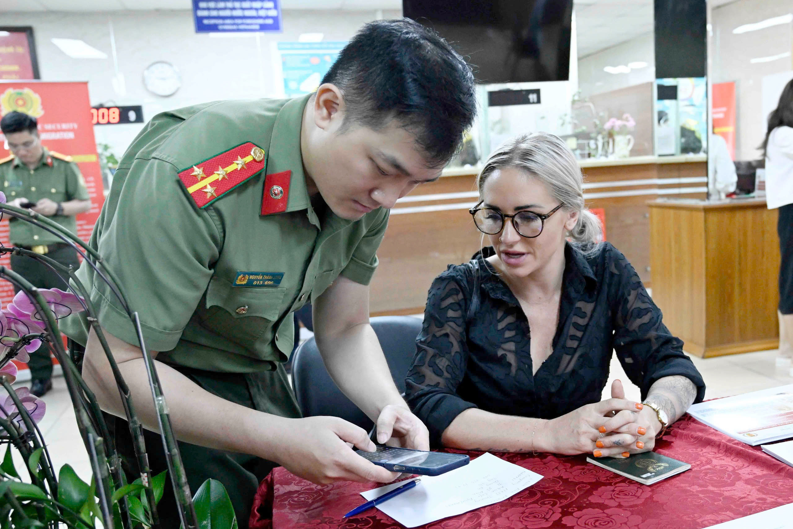Bắt đầu cao điểm 50 ng&agrave;y cấp định danh điện tử mức 2 cho người nước ngo&agrave;i- Ảnh 9.