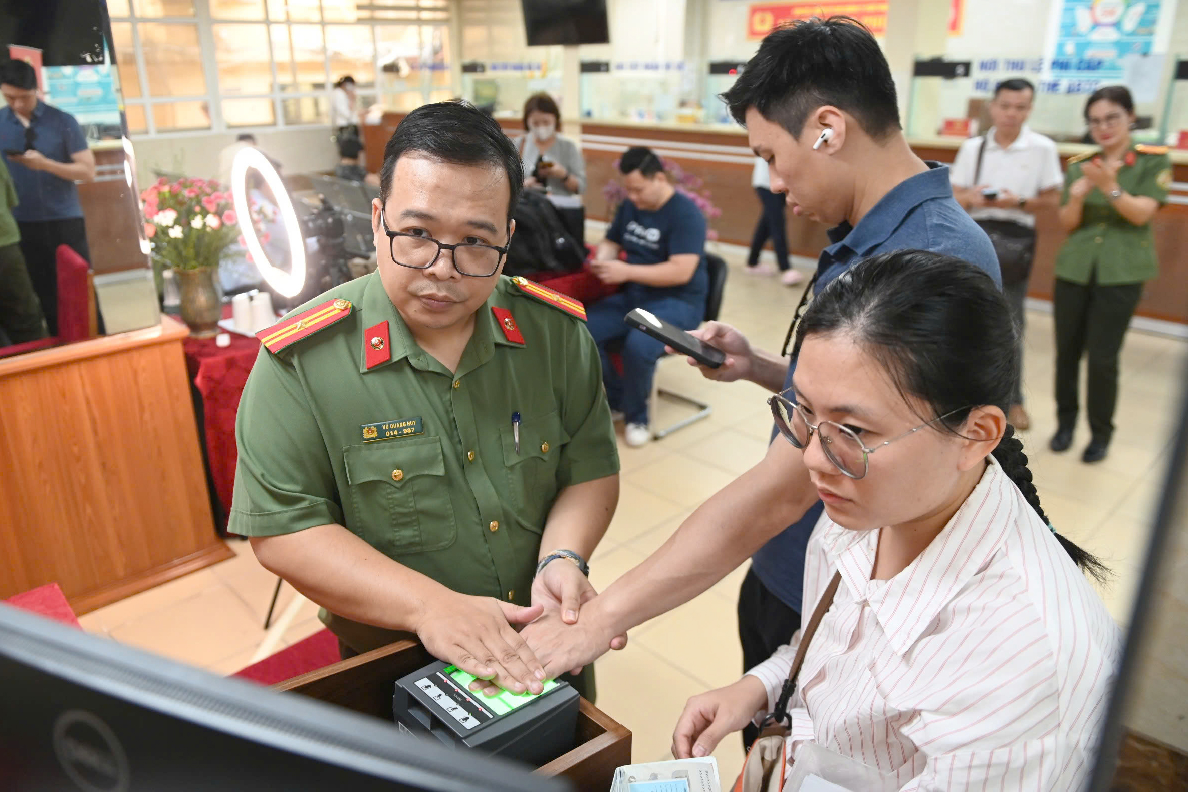 Bắt đầu cao điểm 50 ng&agrave;y cấp định danh điện tử mức 2 cho người nước ngo&agrave;i- Ảnh 8.