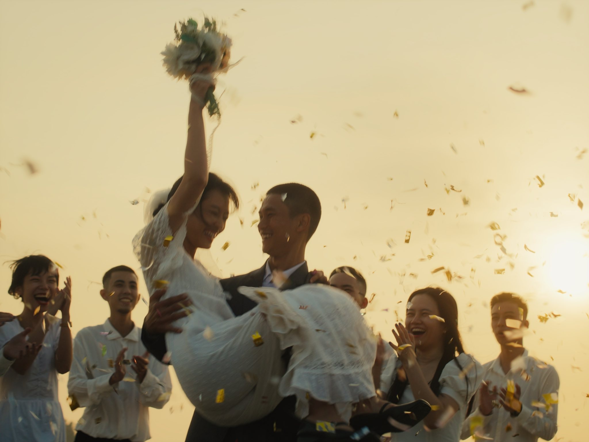 Đạo diễn phim "Đ&agrave;n c&aacute; gỗ" n&oacute;i g&igrave; về ồn &agrave;o PR lố?- Ảnh 1.