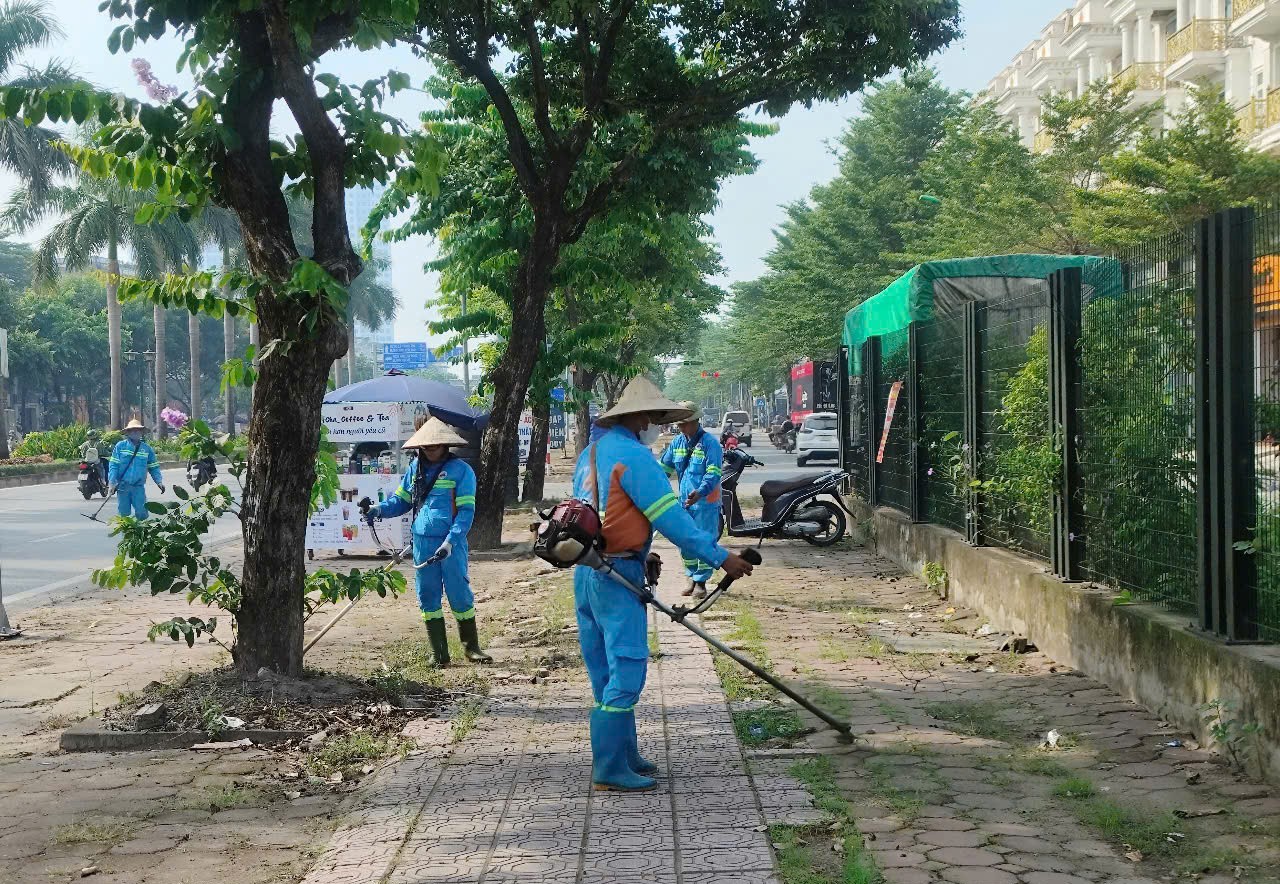 Hà Nội đồng loạt chỉnh trang đô thị hướng tới Lễ kỷ niệm 80 năm Quốc khánh 2/9- Ảnh 2. Hà Nội đồng loạt chỉnh trang đô thị hướng tới Lễ kỷ niệm 80 năm Quốc khánh 2/9- Ảnh 2.