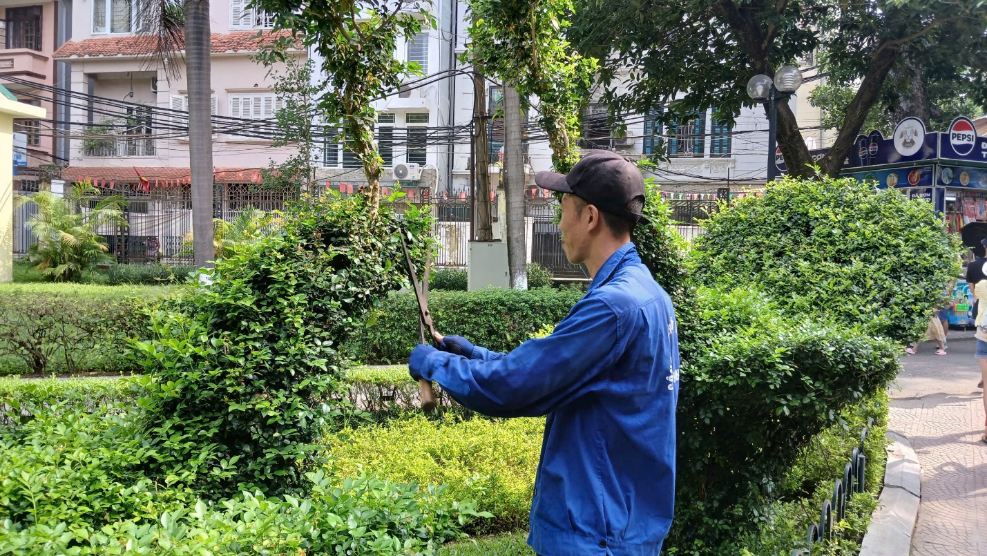 Hà Nội đồng loạt chỉnh trang đô thị hướng tới Lễ kỷ niệm 80 năm Quốc khánh 2/9- Ảnh 3. Hà Nội đồng loạt chỉnh trang đô thị hướng tới Lễ kỷ niệm 80 năm Quốc khánh 2/9- Ảnh 3.