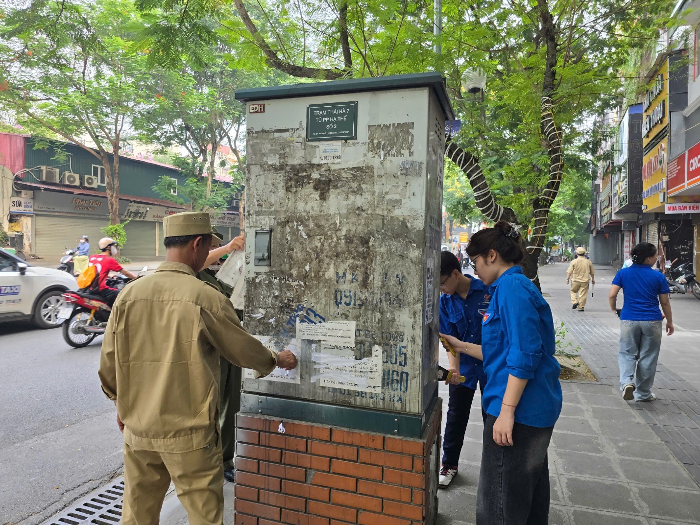 Hà Nội đồng loạt chỉnh trang đô thị hướng tới Lễ kỷ niệm 80 năm Quốc khánh 2/9- Ảnh 8. Hà Nội đồng loạt chỉnh trang đô thị hướng tới Lễ kỷ niệm 80 năm Quốc khánh 2/9- Ảnh 8.
