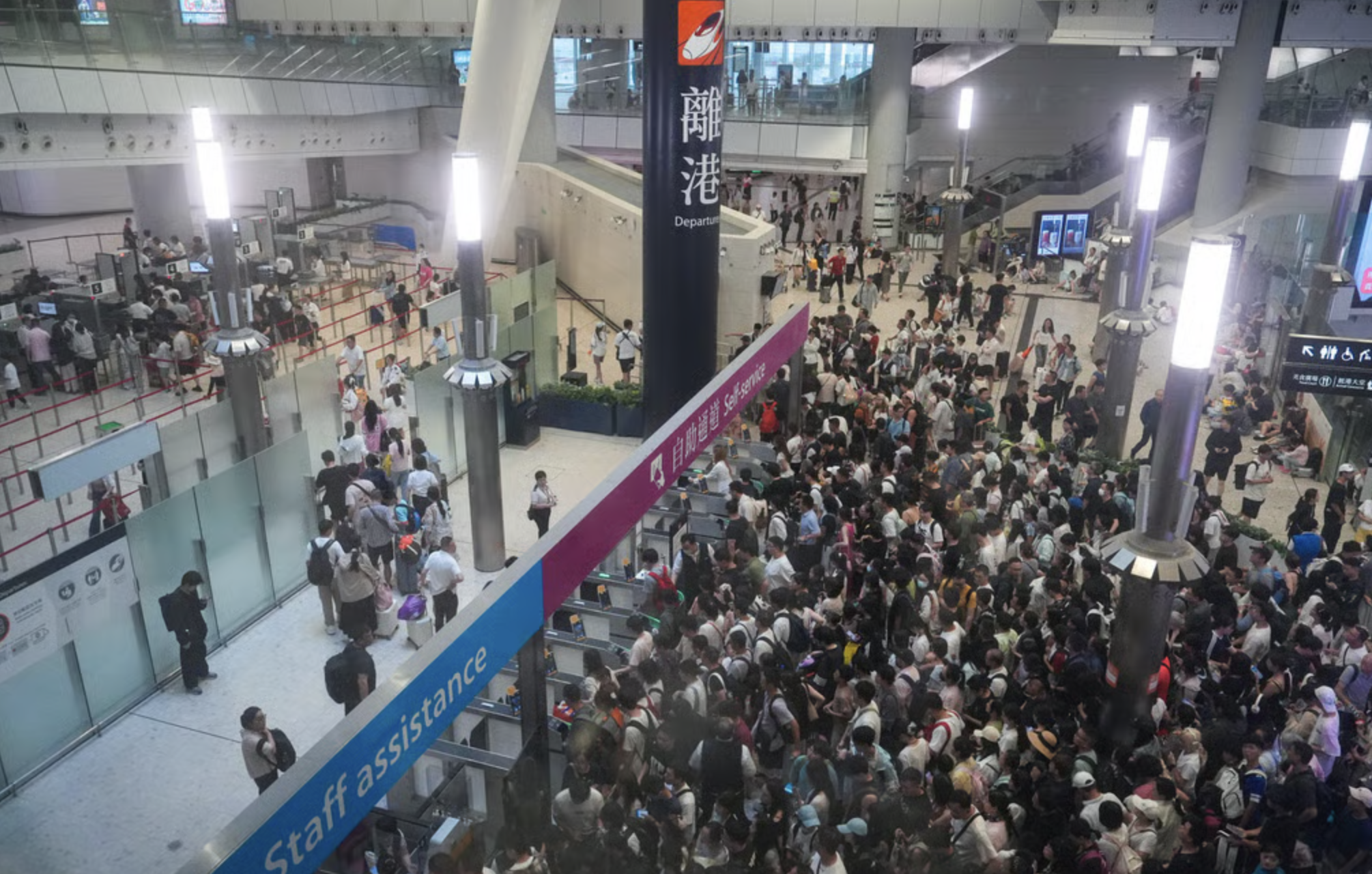 Bão Wipha đổ bộ, Hong Kong (Trung Quốc) phát cảnh báo bão cấp cao nhất- Ảnh 2. Bão Wipha đổ bộ, Hong Kong (Trung Quốc) phát cảnh báo bão cấp cao nhất- Ảnh 2.