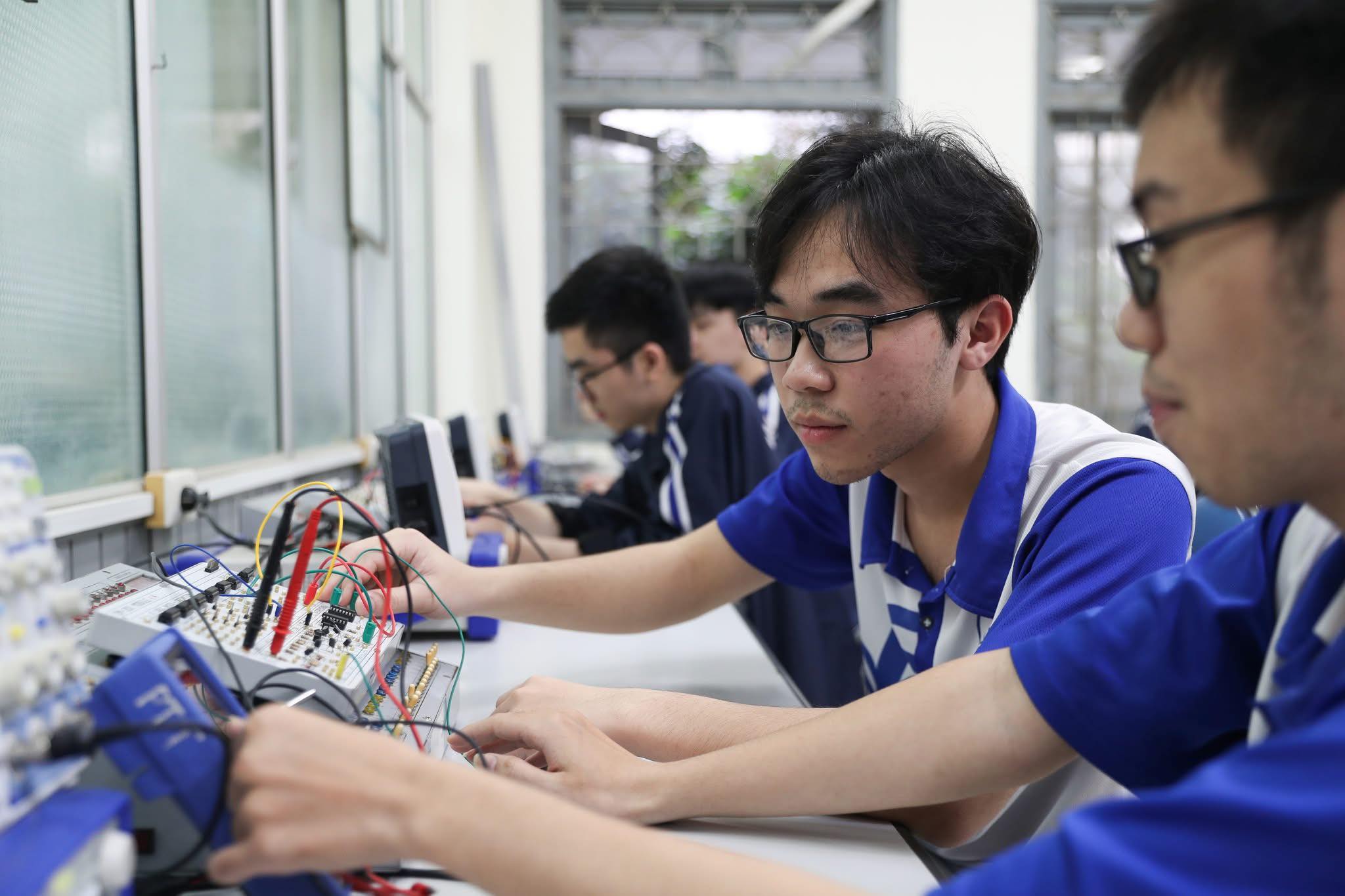 Bộ GD&ĐT hướng dẫn c&aacute;ch quy đổi x&eacute;t tuyển đại học, cao đẳng 2025- Ảnh 1.