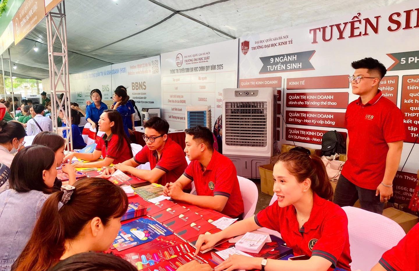 Đại học Quốc gia H&agrave; Nội c&ocirc;ng bố điểm s&agrave;n tuyển sinh năm 2025- Ảnh 1.