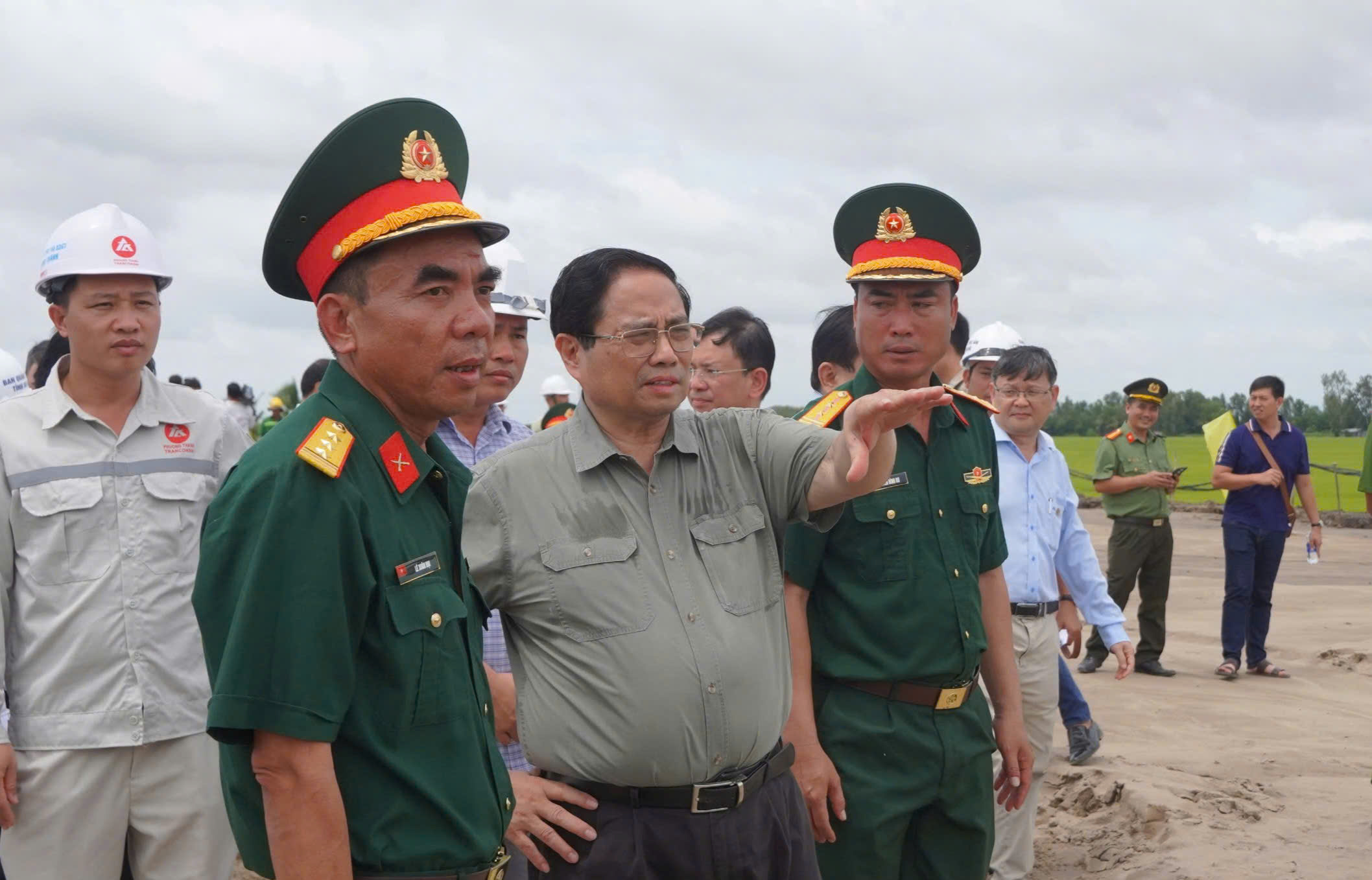 Thủ tướng: Thông xe cao tốc Châu Đốc - Cần Thơ - Sóc Trăng tạo không gian phát triển mới- Ảnh 5. Thủ tướng: Thông xe cao tốc Châu Đốc - Cần Thơ - Sóc Trăng tạo không gian phát triển mới- Ảnh 5.