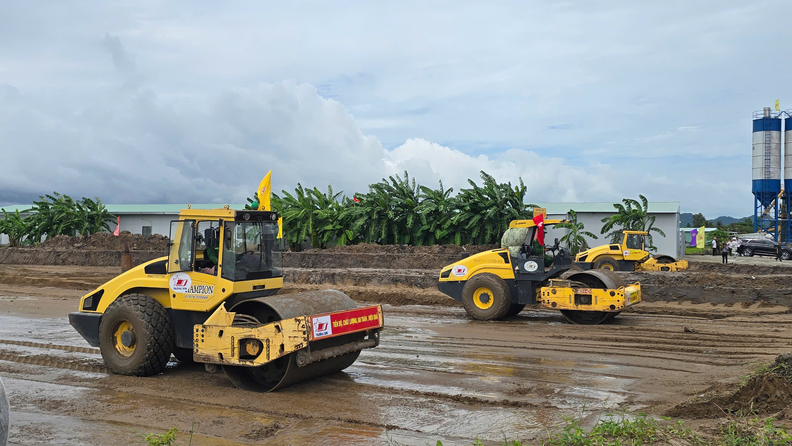 Thủ tướng: Thông xe cao tốc Châu Đốc - Cần Thơ - Sóc Trăng tạo không gian phát triển mới- Ảnh 3. Thủ tướng: Thông xe cao tốc Châu Đốc - Cần Thơ - Sóc Trăng tạo không gian phát triển mới- Ảnh 3.