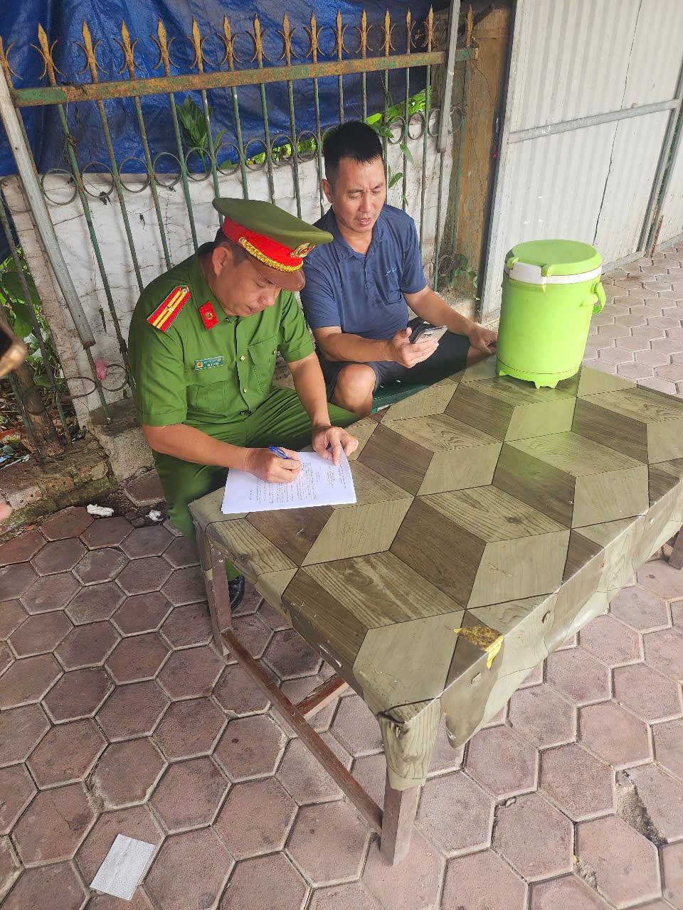 Chợ tr&agrave;n ra đường g&acirc;y mất ATGT: H&agrave; Tĩnh đồng loạt ra qu&acirc;n chấn chỉnh- Ảnh 5.