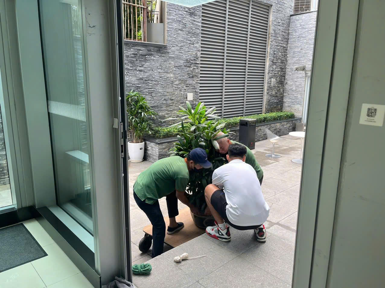 H&agrave; Nội: Ch&iacute;nh quyền h&agrave;nh động, người d&acirc;n chủ động ứng ph&oacute; b&atilde;o số 3- Ảnh 7.