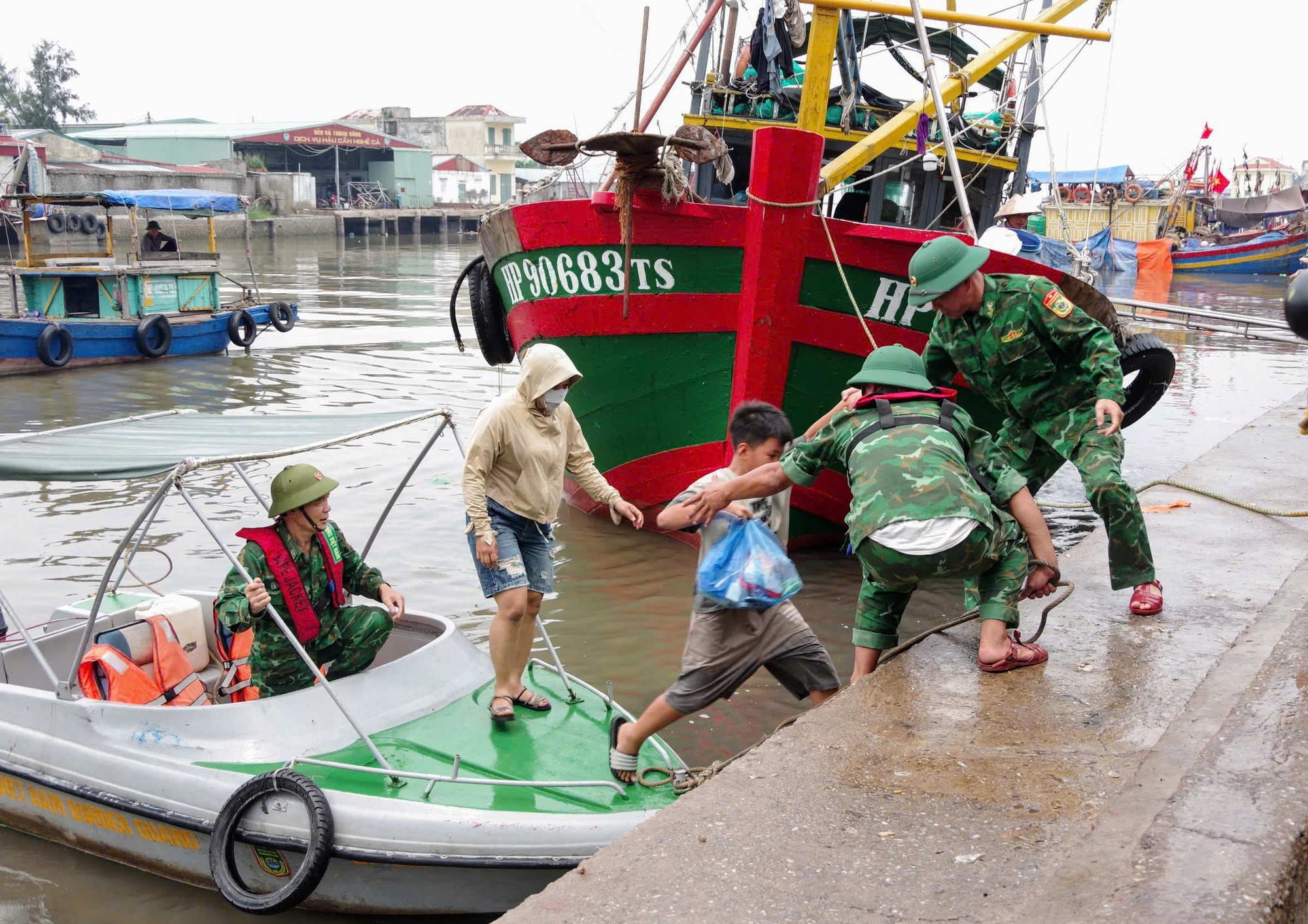 Các tỉnh, thành chỉ đạo tập trung ứng phó bão số 3- Ảnh 1. Các tỉnh, thành chỉ đạo tập trung ứng phó bão số 3- Ảnh 1.