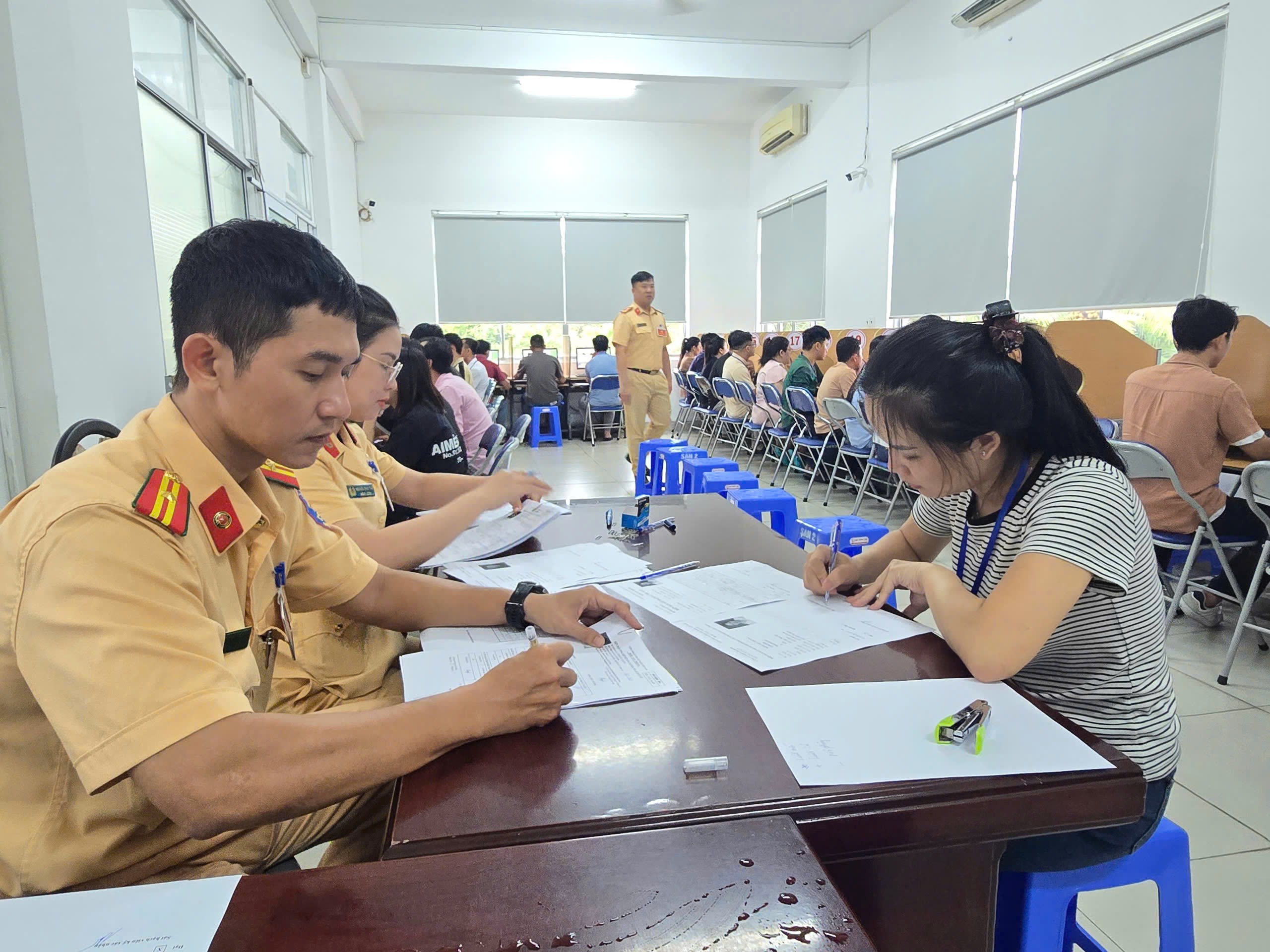 TP.HCM tăng tốc s&aacute;t hạch cấp giấy ph&eacute;p l&aacute;i xe, giải quyết 60.000 hồ sơ tồn đọng- Ảnh 1.