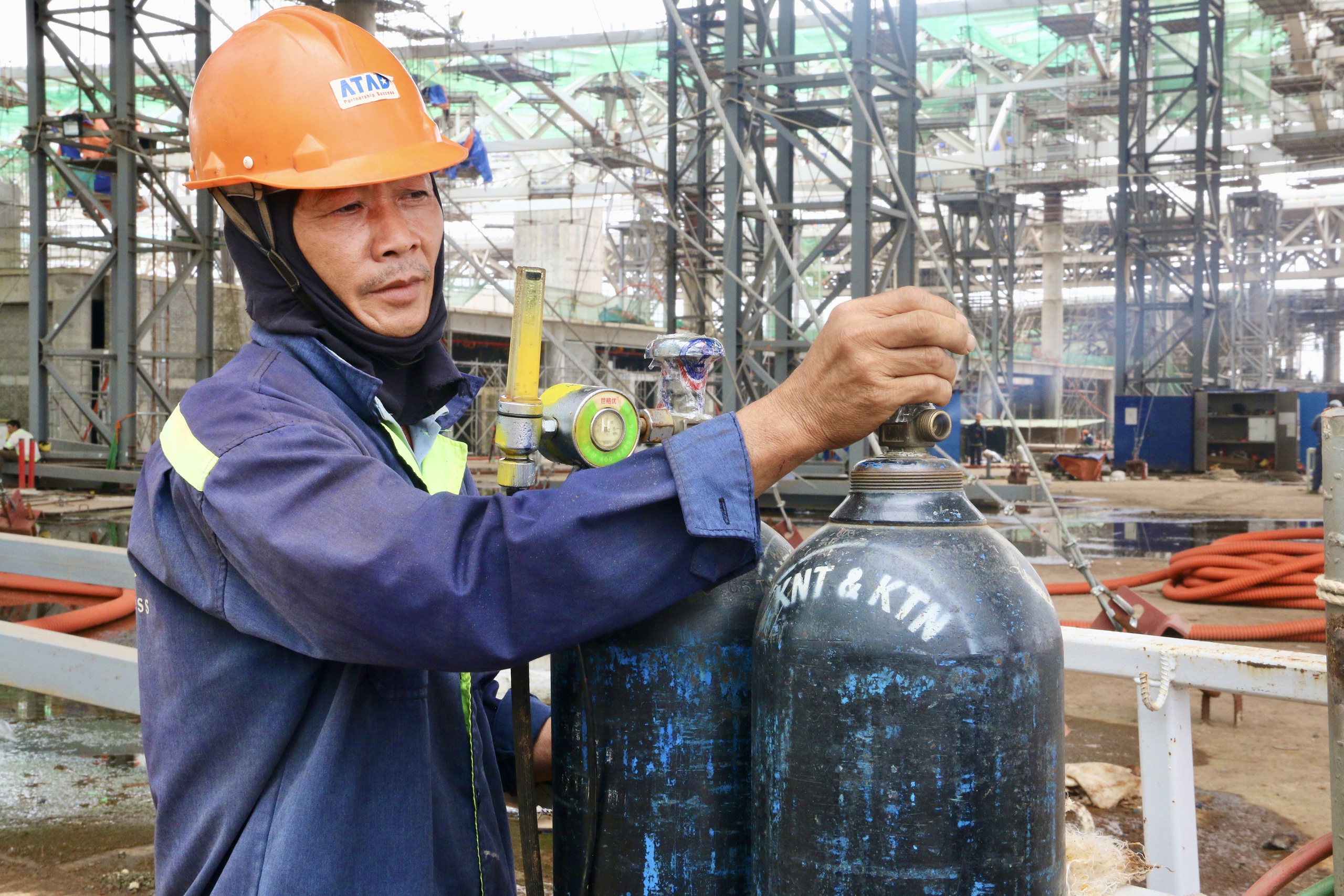 Những bữa cơm, giấc ngủ vội giữa đại c&ocirc;ng trường s&acirc;n bay Long Th&agrave;nh- Ảnh 14.