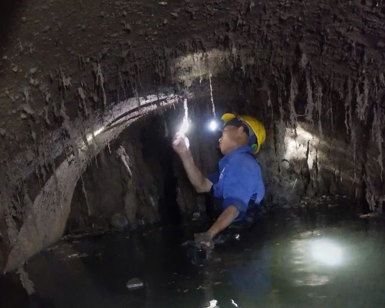 Đường phố "cứ mưa là ngập", Bắc Ninh giải quyết thế nào?- Ảnh 3. Đường phố "cứ mưa là ngập", Bắc Ninh giải quyết thế nào?- Ảnh 3.