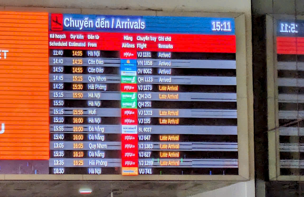 Ảnh hưởng b&atilde;o số 3, nhiều chuyến bay đi v&agrave; đến s&acirc;n bay T&acirc;n Sơn Nhất bị ho&atilde;n- Ảnh 2.