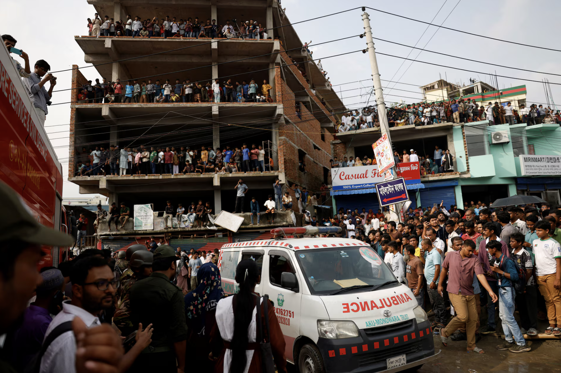 Bangladesh: M&aacute;y bay huấn luyện rơi xuống trường học, &iacute;t nhất 19 người thiệt mạng- Ảnh 3.