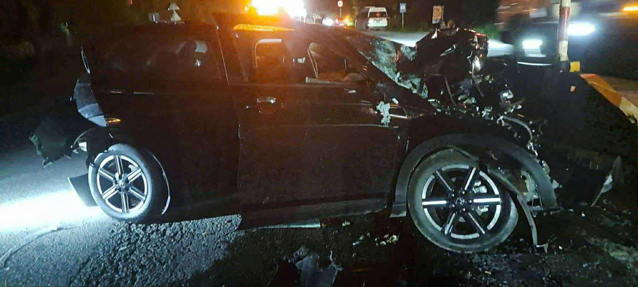 Hai cha con tử vong sau va chạm giữa xe con v&agrave; xe tải tr&ecirc;n quốc lộ 1 qua H&agrave; Tĩnh- Ảnh 1.