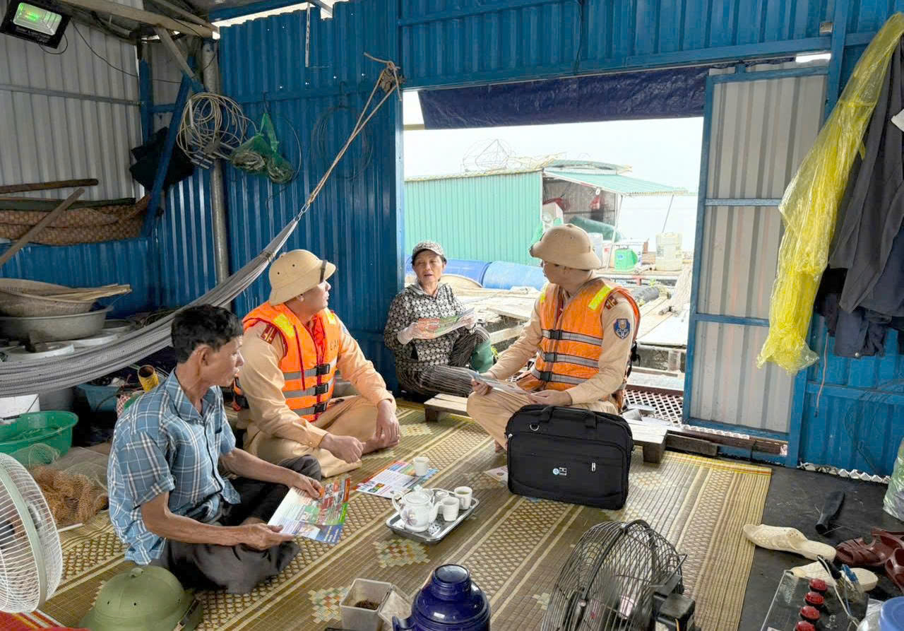 H&agrave; Nội: Ch&iacute;nh quyền h&agrave;nh động, người d&acirc;n chủ động ứng ph&oacute; b&atilde;o số 3- Ảnh 16.