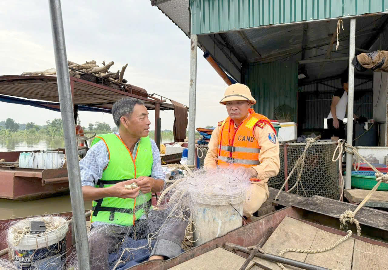 H&agrave; Nội: Ch&iacute;nh quyền h&agrave;nh động, người d&acirc;n chủ động ứng ph&oacute; b&atilde;o số 3- Ảnh 17.
