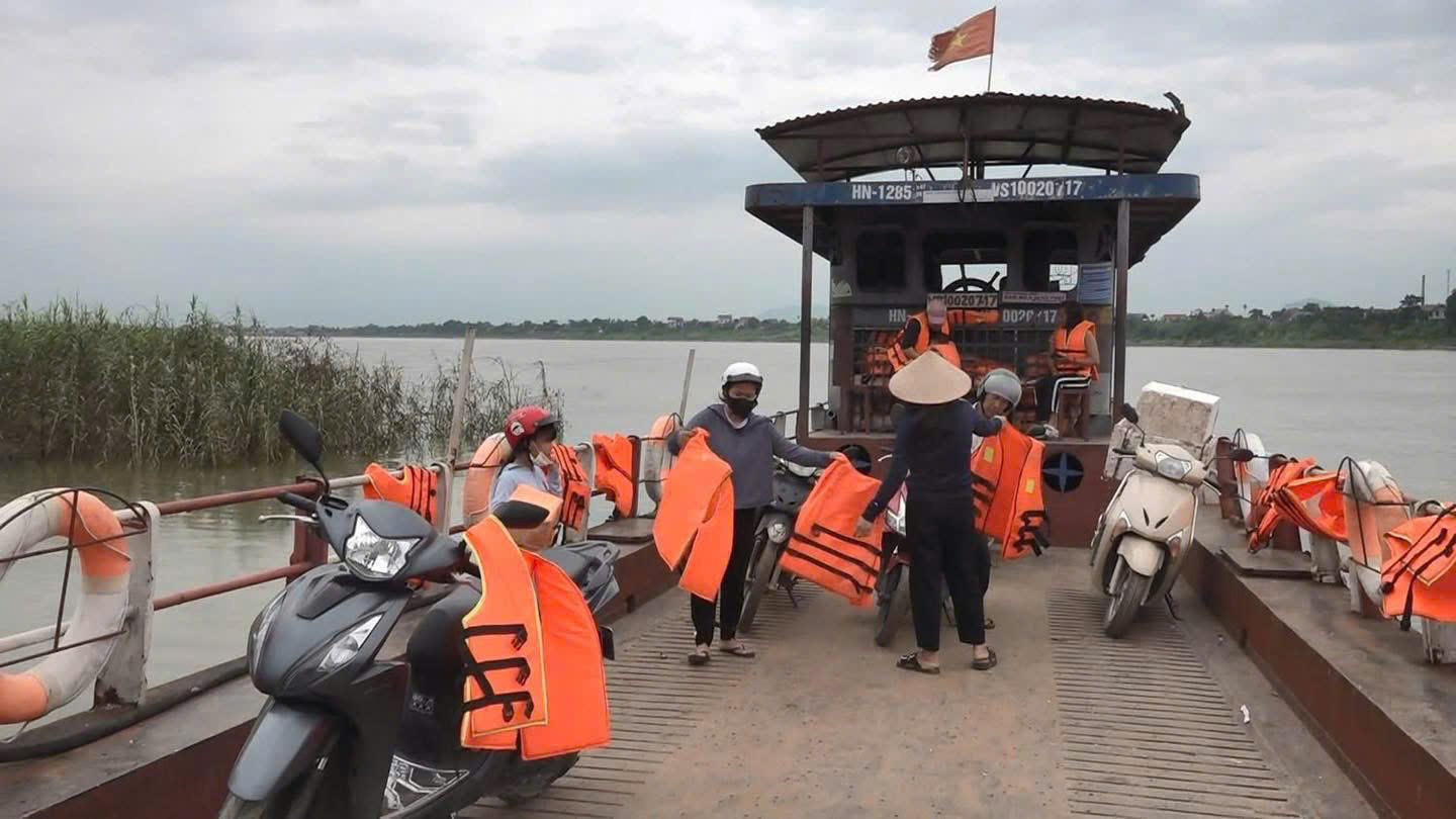 H&agrave; Nội: Ch&iacute;nh quyền h&agrave;nh động, người d&acirc;n chủ động ứng ph&oacute; b&atilde;o số 3- Ảnh 12.