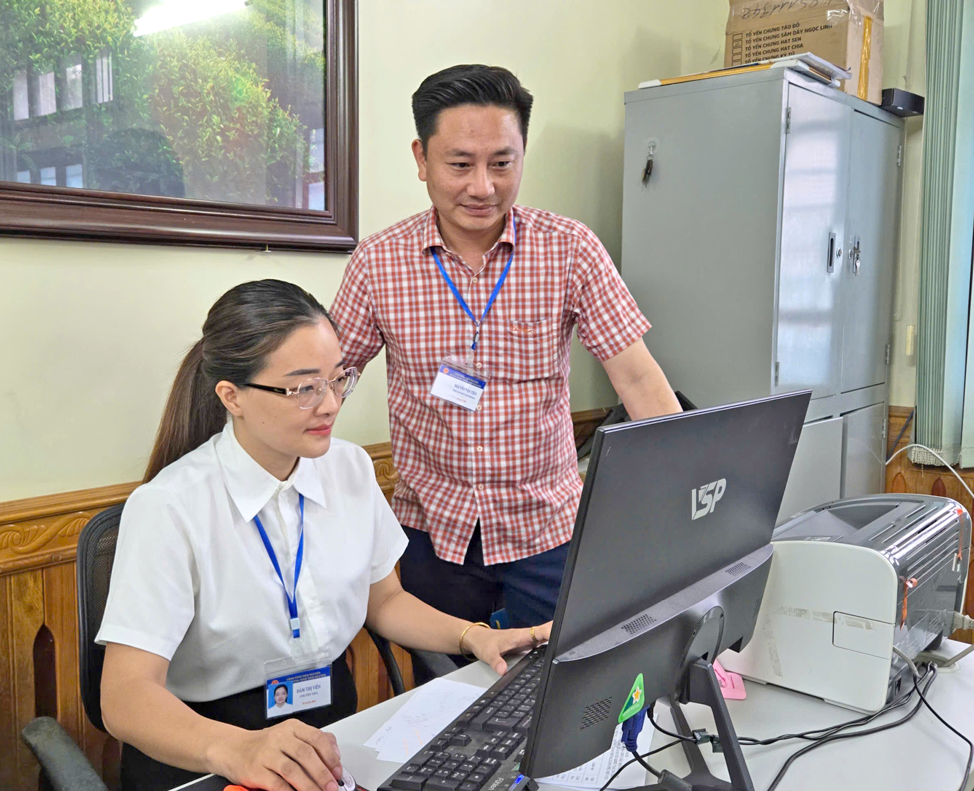 Chuyện đi lại, ăn ở của công chức sau sáp nhập- Ảnh 2. Chuyện đi lại, ăn ở của công chức sau sáp nhập- Ảnh 2.