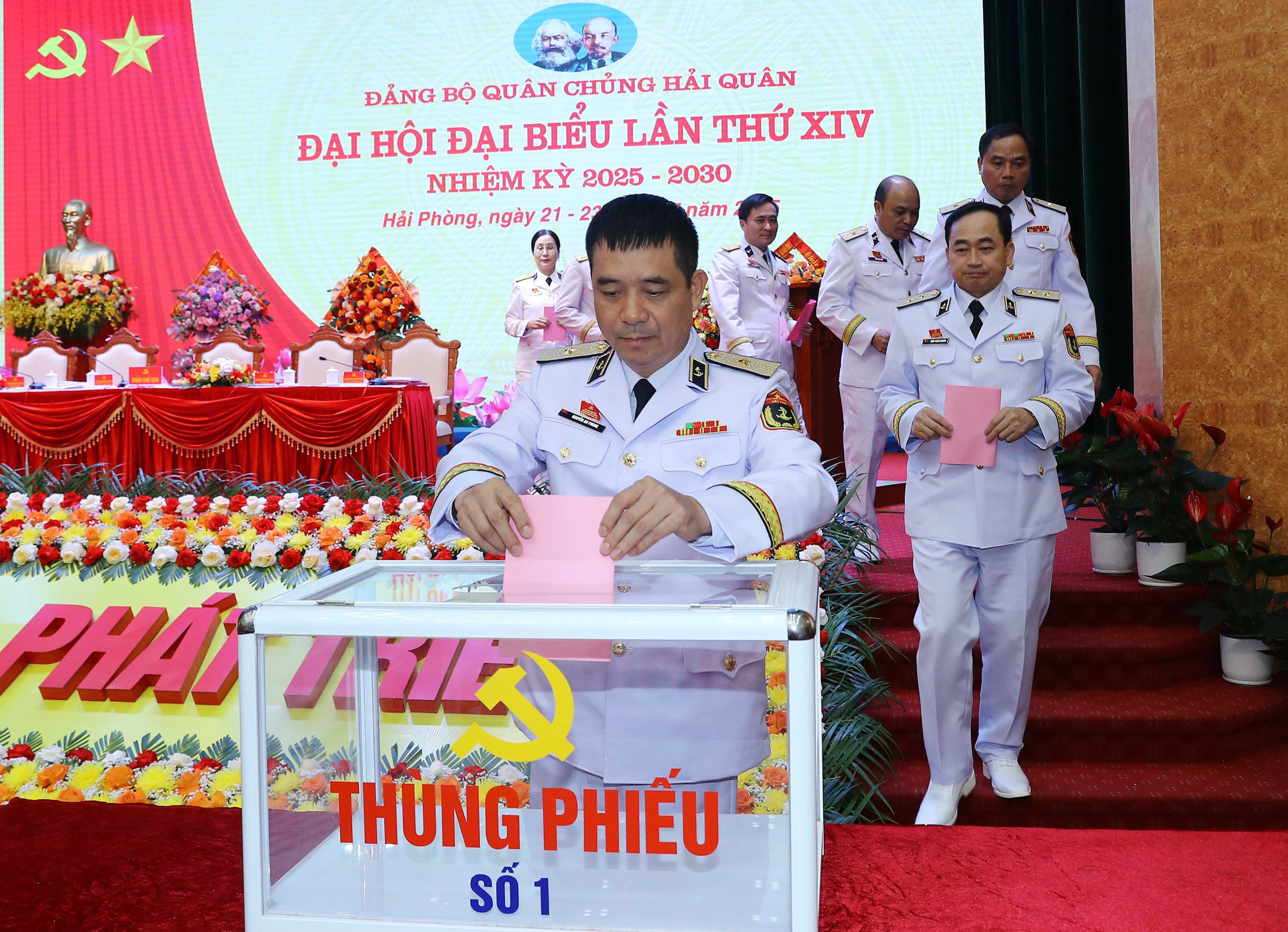 X&acirc;y dựng Qu&acirc;n chủng Hải qu&acirc;n hiện đại, đẩy mạnh hội nhập quốc tế- Ảnh 3.