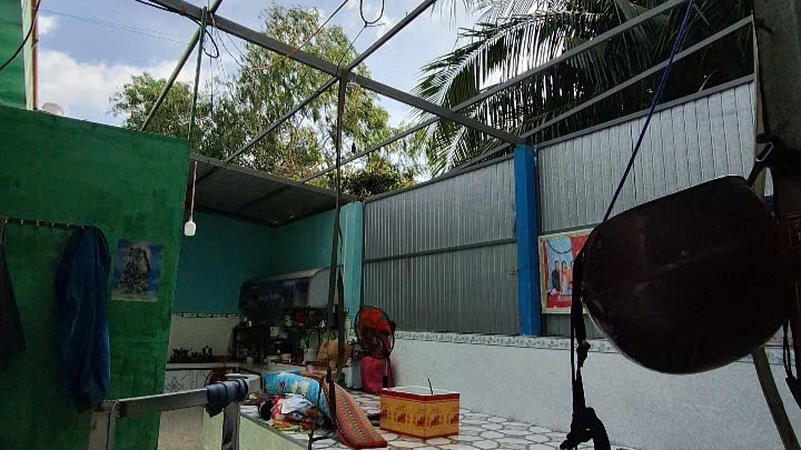 Mưa gi&ocirc;ng, lốc xo&aacute;y l&agrave;m sập, tốc m&aacute;i h&agrave;ng chục căn nh&agrave; ở C&agrave; Mau v&agrave; T&acirc;y Ninh- Ảnh 1.