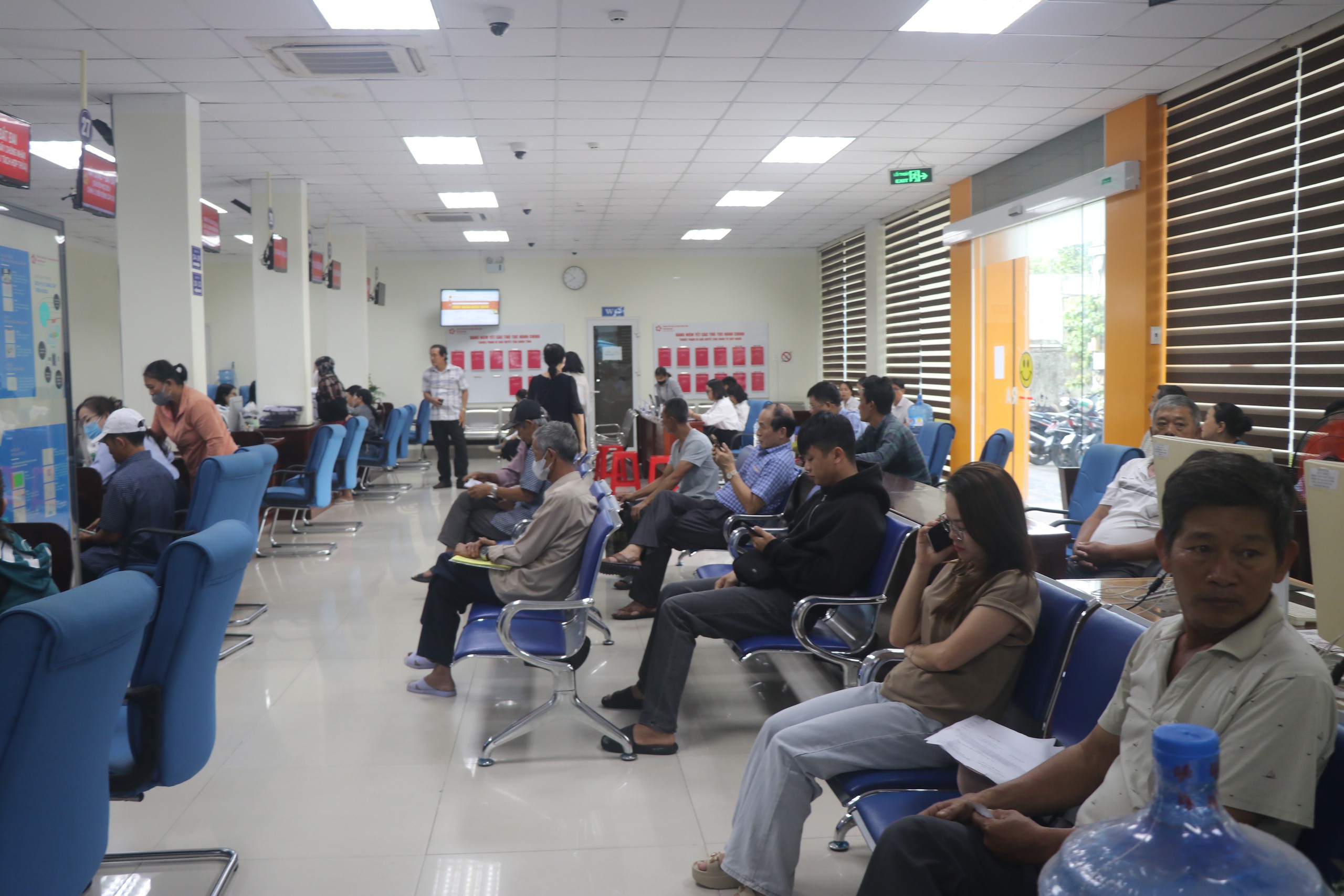 Gia Lai: Nghiêm cấm “cò giấy tờ”, không bắt buộc người dân phải có VNeID khi nộp hồ sơ- Ảnh 1.
